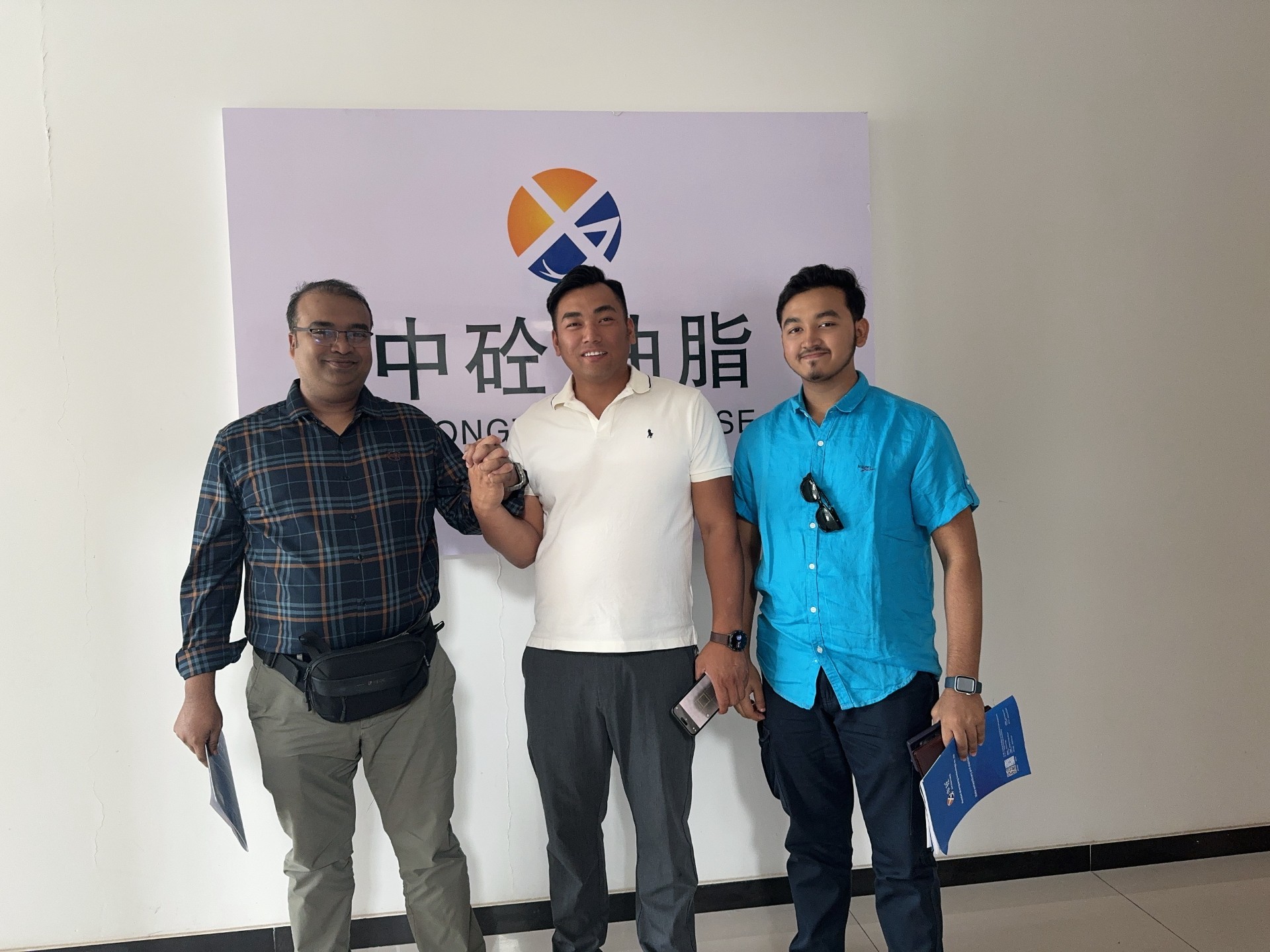 Welcome Bangladeshi customers to visit Zhongtong Factory.